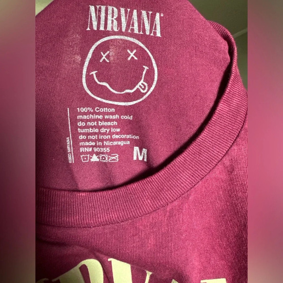 Nirvana Smiley Face Graphic Band T-shirt Size Medium NWOT Maroon Red Retro 90s - Picture 6 of 6
